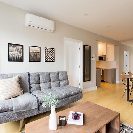 Trendy Little Italy 3 Bedroom Condo By Den Stays モントリオール エクステリア 写真
