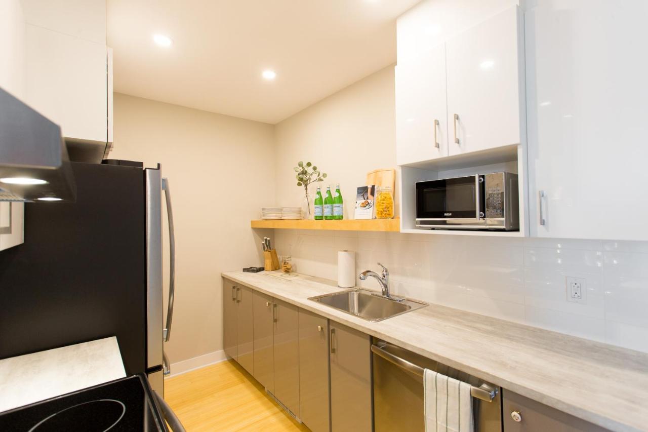 Trendy Little Italy 3 Bedroom Condo By Den Stays モントリオール エクステリア 写真