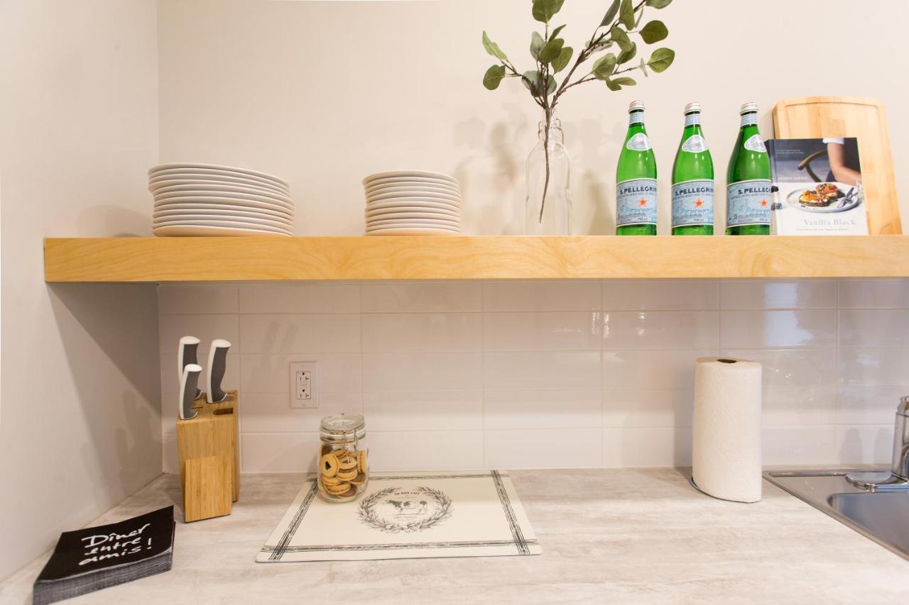 Trendy Little Italy 3 Bedroom Condo By Den Stays モントリオール エクステリア 写真