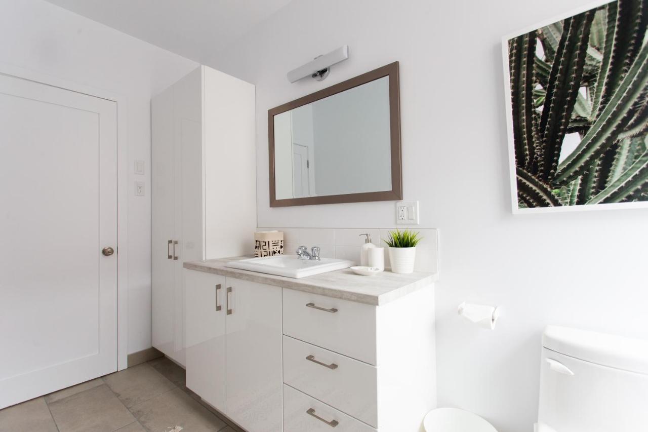 Trendy Little Italy 3 Bedroom Condo By Den Stays モントリオール エクステリア 写真