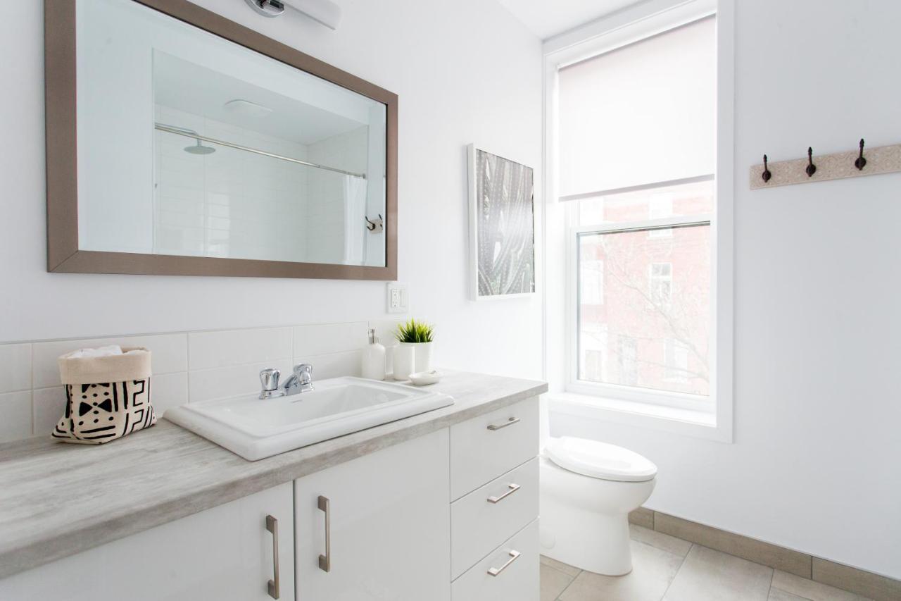 Trendy Little Italy 3 Bedroom Condo By Den Stays モントリオール エクステリア 写真