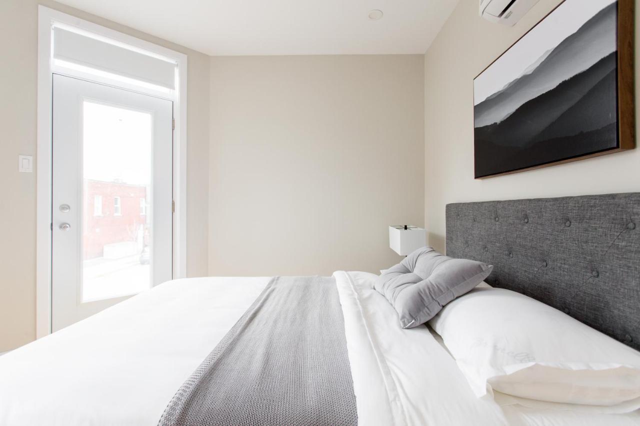 Trendy Little Italy 3 Bedroom Condo By Den Stays モントリオール エクステリア 写真