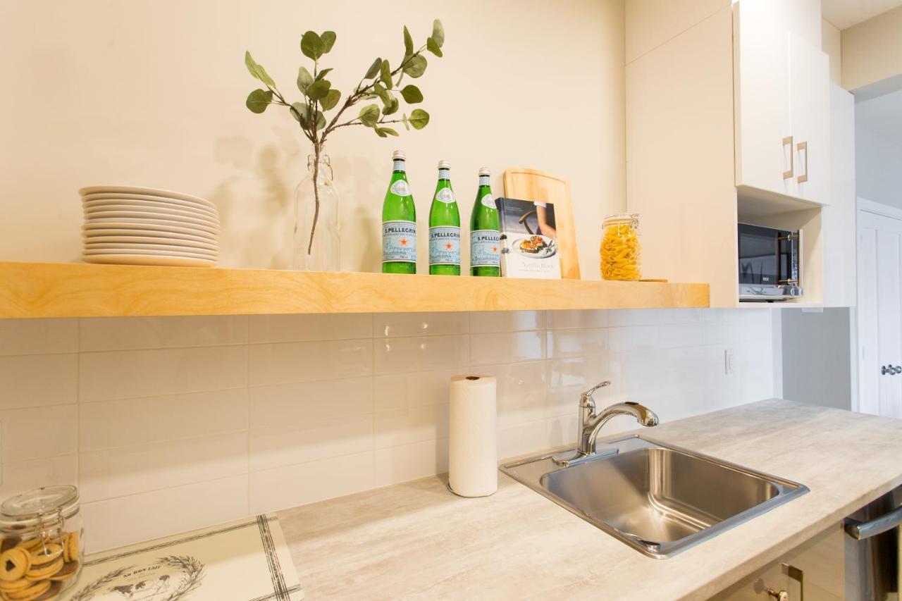 Trendy Little Italy 3 Bedroom Condo By Den Stays モントリオール エクステリア 写真