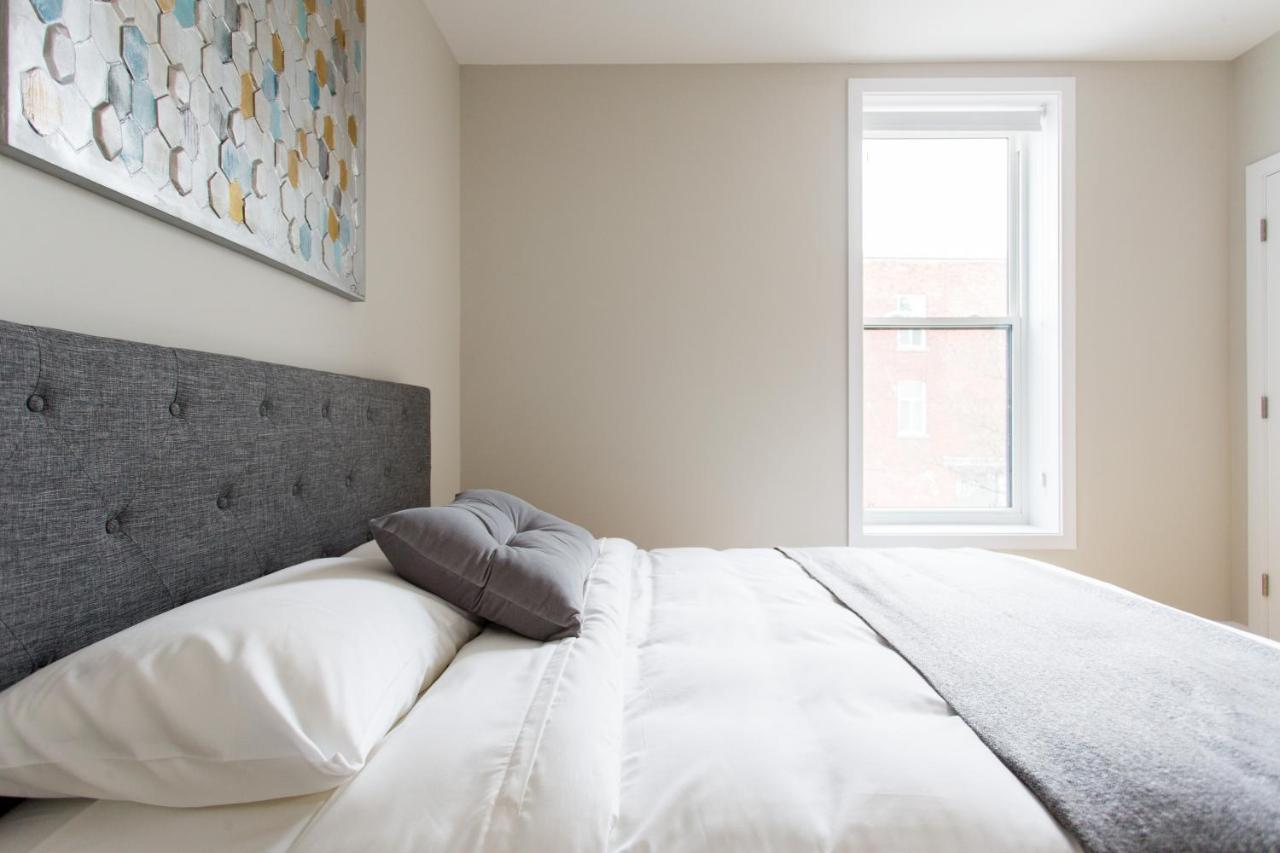 Trendy Little Italy 3 Bedroom Condo By Den Stays モントリオール エクステリア 写真