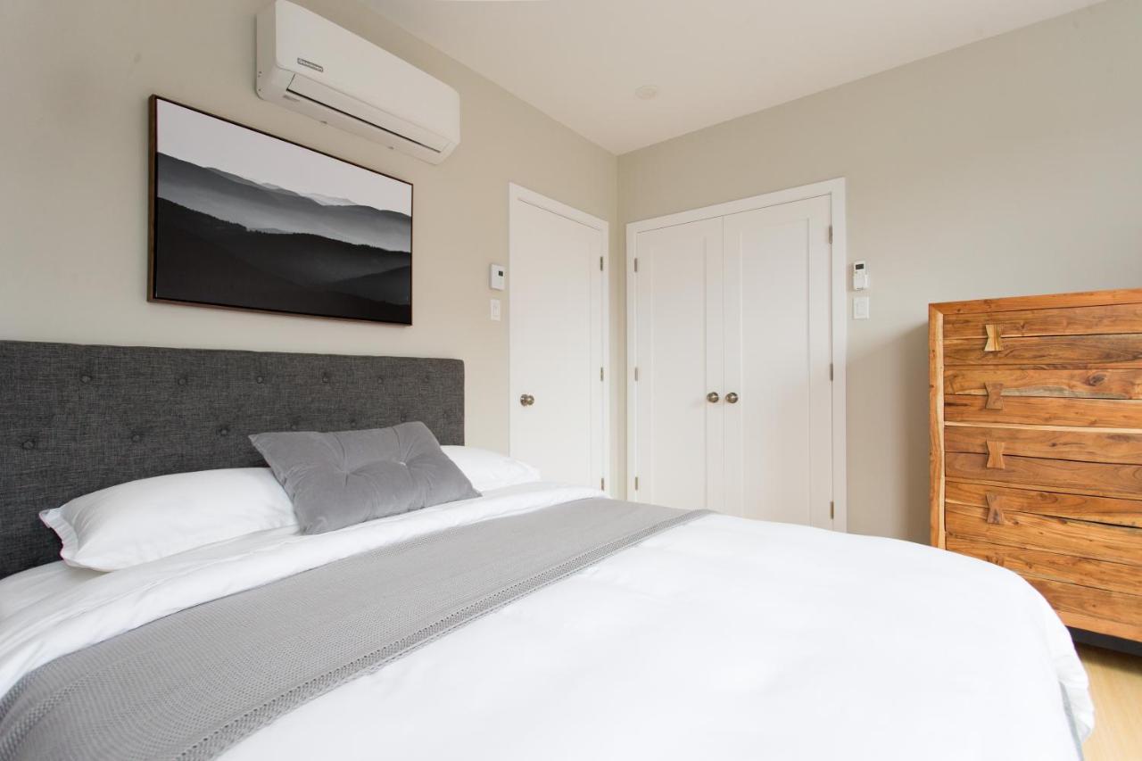 Trendy Little Italy 3 Bedroom Condo By Den Stays モントリオール エクステリア 写真