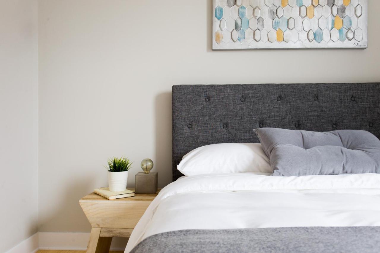 Trendy Little Italy 3 Bedroom Condo By Den Stays モントリオール エクステリア 写真