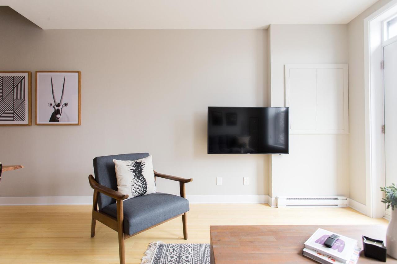 Trendy Little Italy 3 Bedroom Condo By Den Stays モントリオール エクステリア 写真