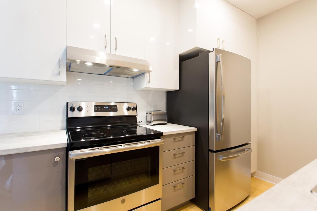 Trendy Little Italy 3 Bedroom Condo By Den Stays モントリオール エクステリア 写真
