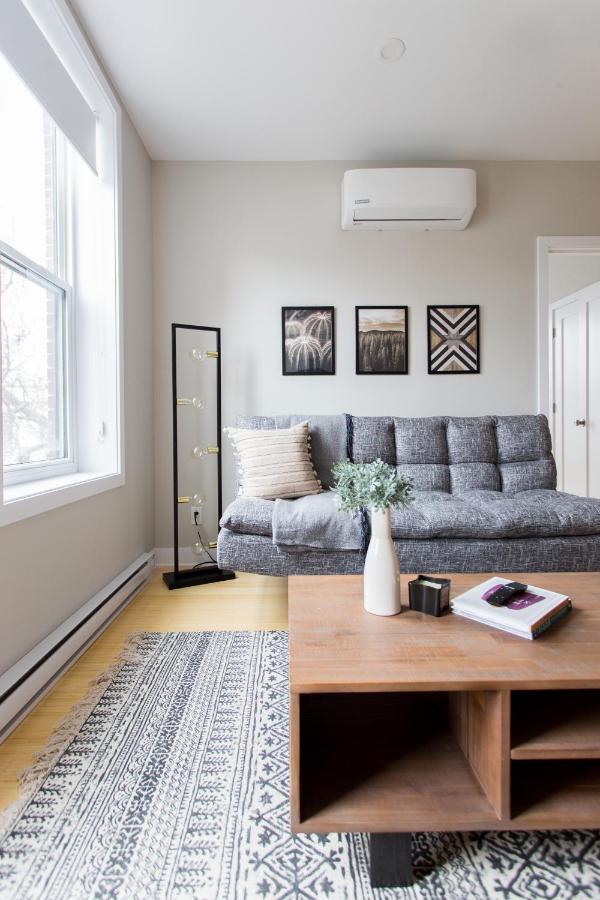 Trendy Little Italy 3 Bedroom Condo By Den Stays モントリオール エクステリア 写真