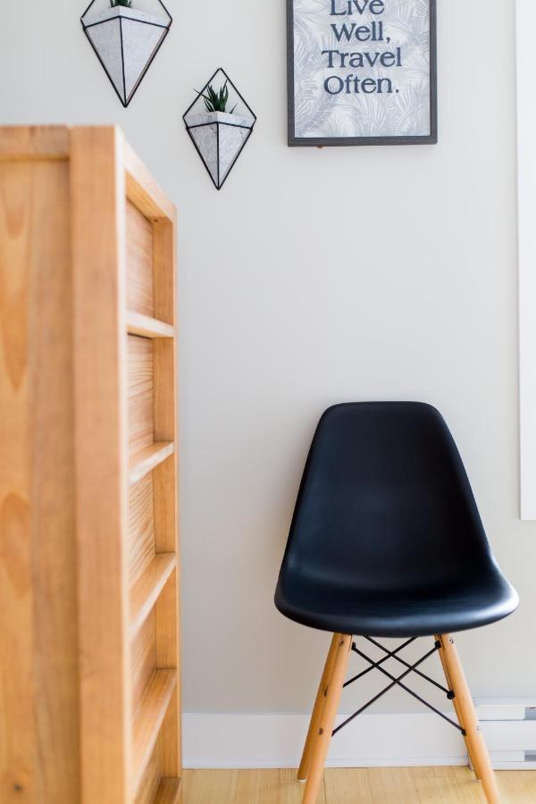 Trendy Little Italy 3 Bedroom Condo By Den Stays モントリオール エクステリア 写真