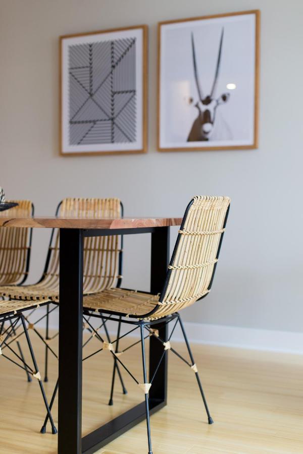 Trendy Little Italy 3 Bedroom Condo By Den Stays モントリオール エクステリア 写真